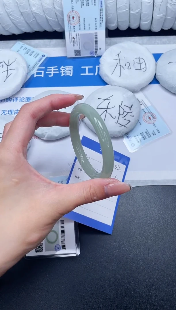 未镶嵌手镯石英质玉102-52.6DY