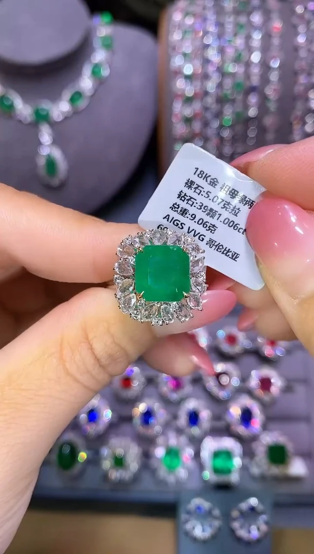 18K金镶嵌戒指祖母绿5.07ct/AIGS/VVG