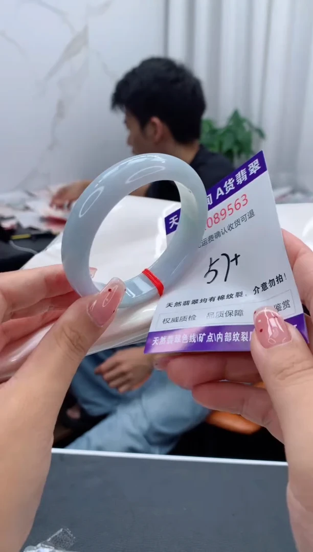 未镶嵌手镯翡翠有纹，完美者勿拍