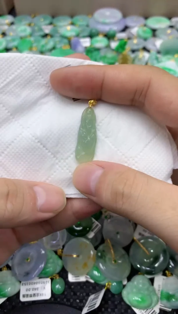 颈饰未镶嵌翡翠天然缅甸翡翠A货