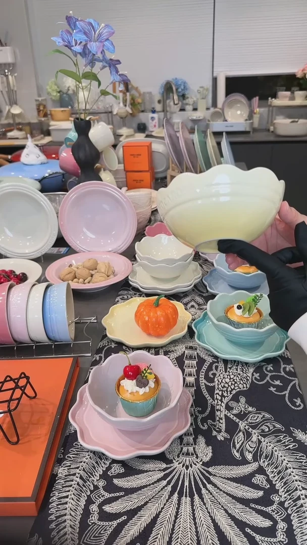 【闪购商品】瓷鹅绒黄炻彩花边碗14cm