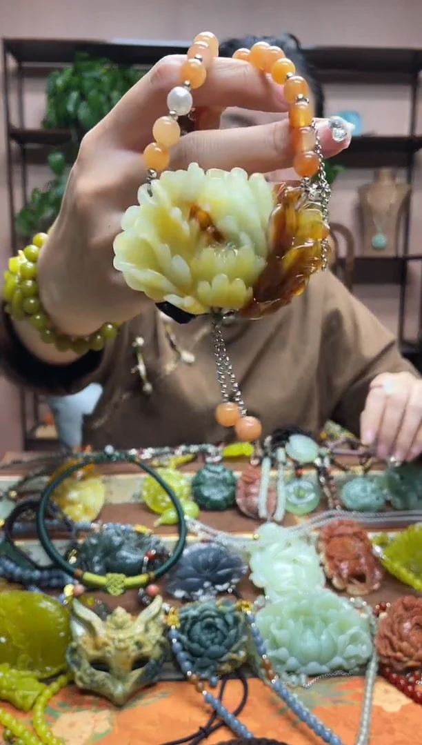 未镶嵌岫玉吊坠·