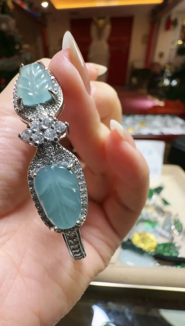 【闪购商品】翡翠吊坠(不含链)未镶嵌翡翠