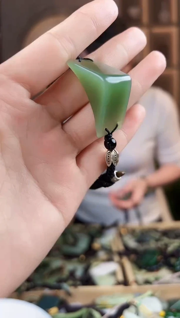 颈饰未镶嵌和田玉拍一发一，多样性发货