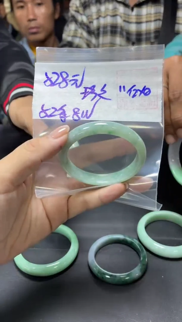 未镶嵌定制翡翠珍*…+椭圆手镯52手#528元毛货需抛光