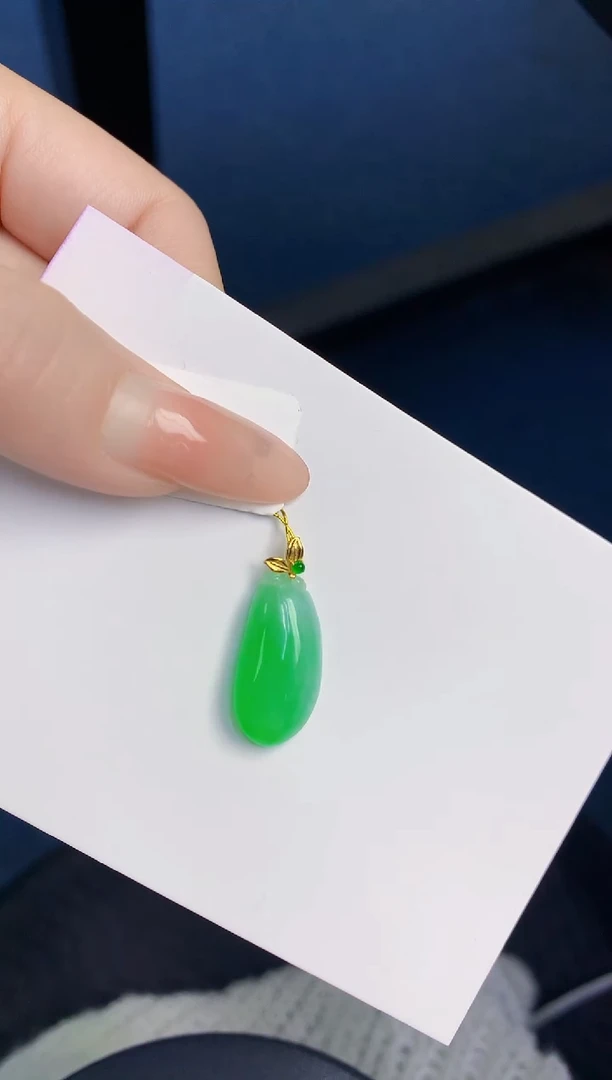 颈饰18K金镶嵌翡翠缅甸天然翡翠A货