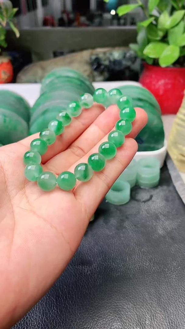 定制石英质玉（非洲翠）手串