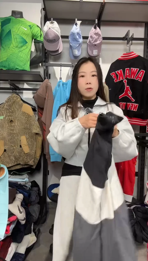 1525闪购编码  阿迪运动卫衣裤以直播间过款为准 尺码. L