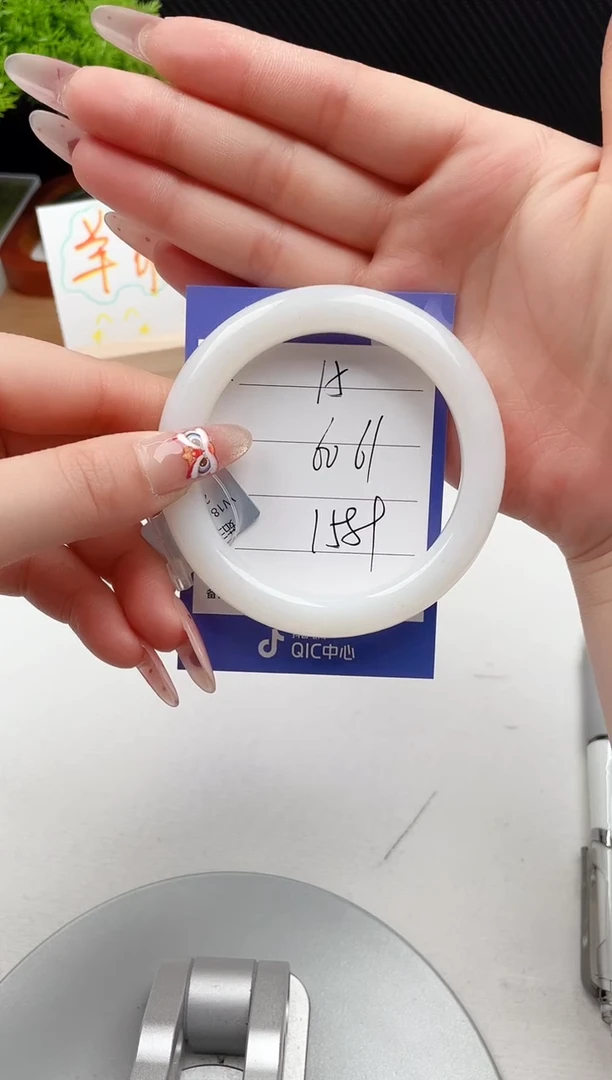 【闪购商品】和田玉手镯未镶嵌微色差V15