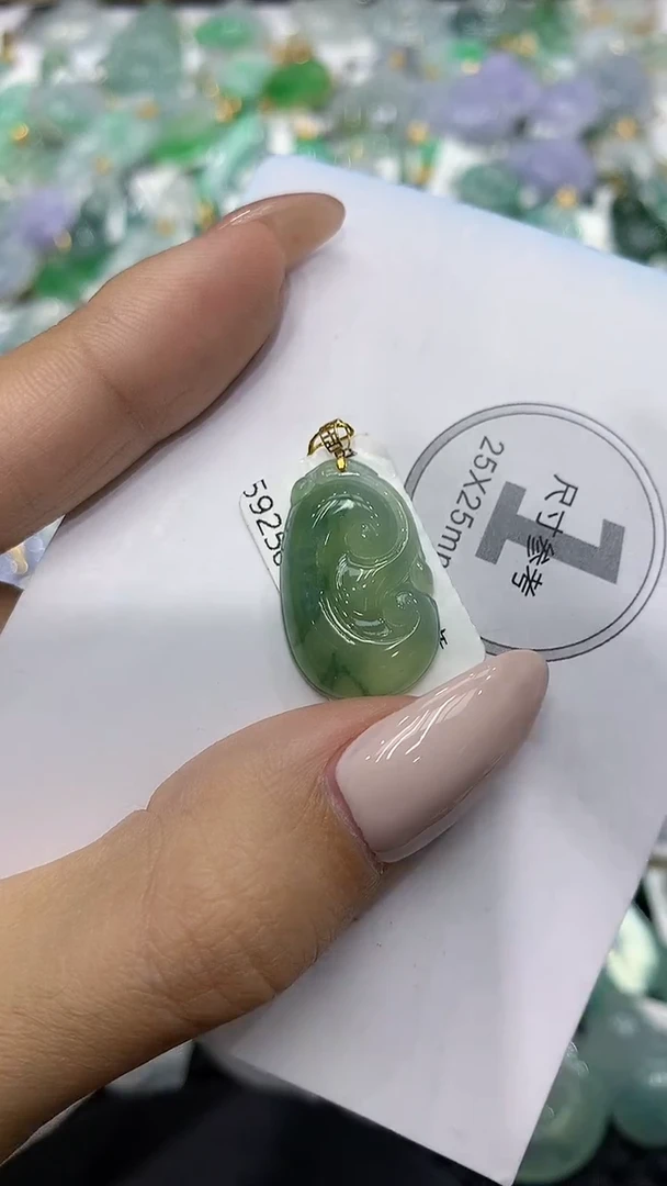 颈饰18K金镶嵌翡翠111111111111