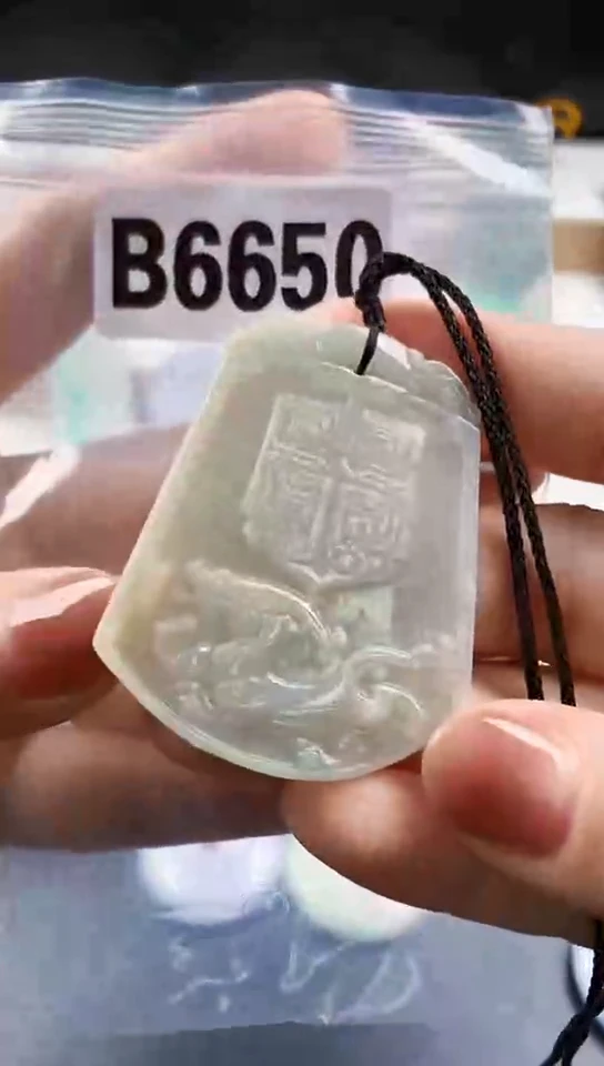 颈饰未镶嵌翡翠天然翡翠吊坠挂件