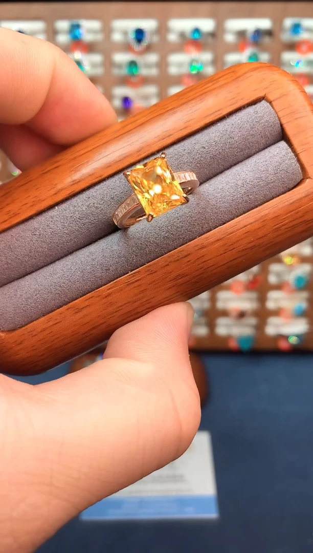 银S925镶嵌戒指黄晶......