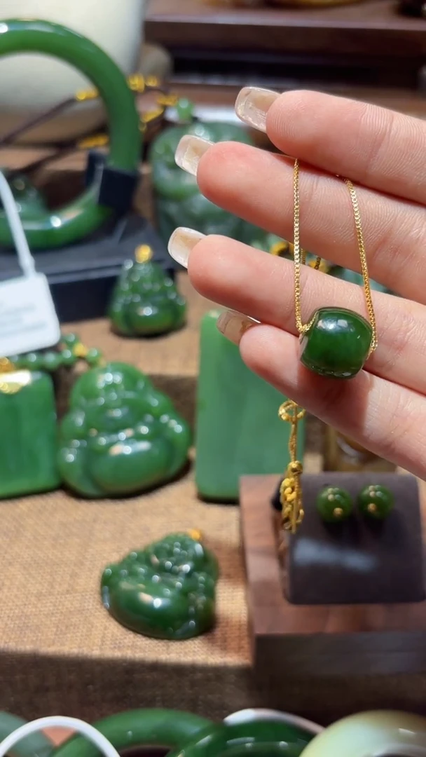 颈饰未镶嵌和田玉（碧玉）1