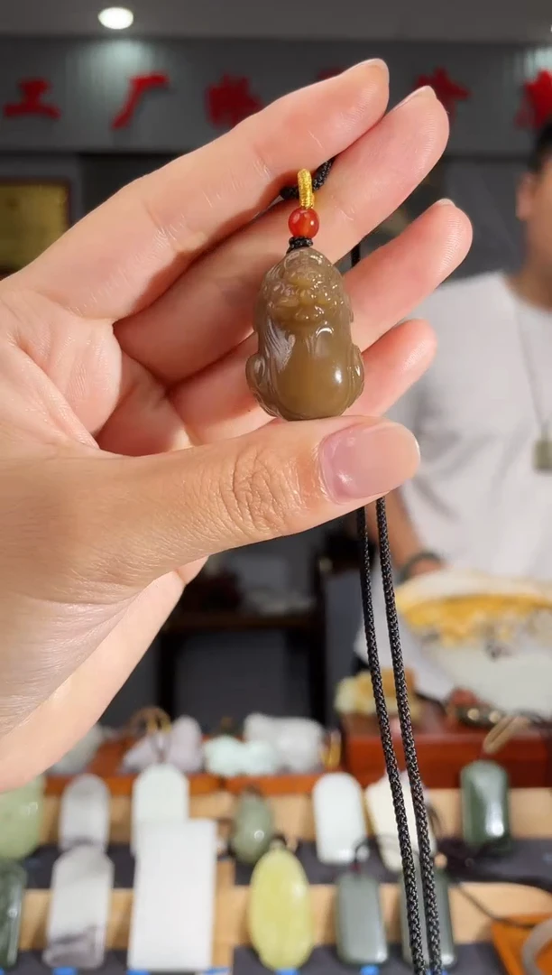 和田玉未镶嵌颈饰1