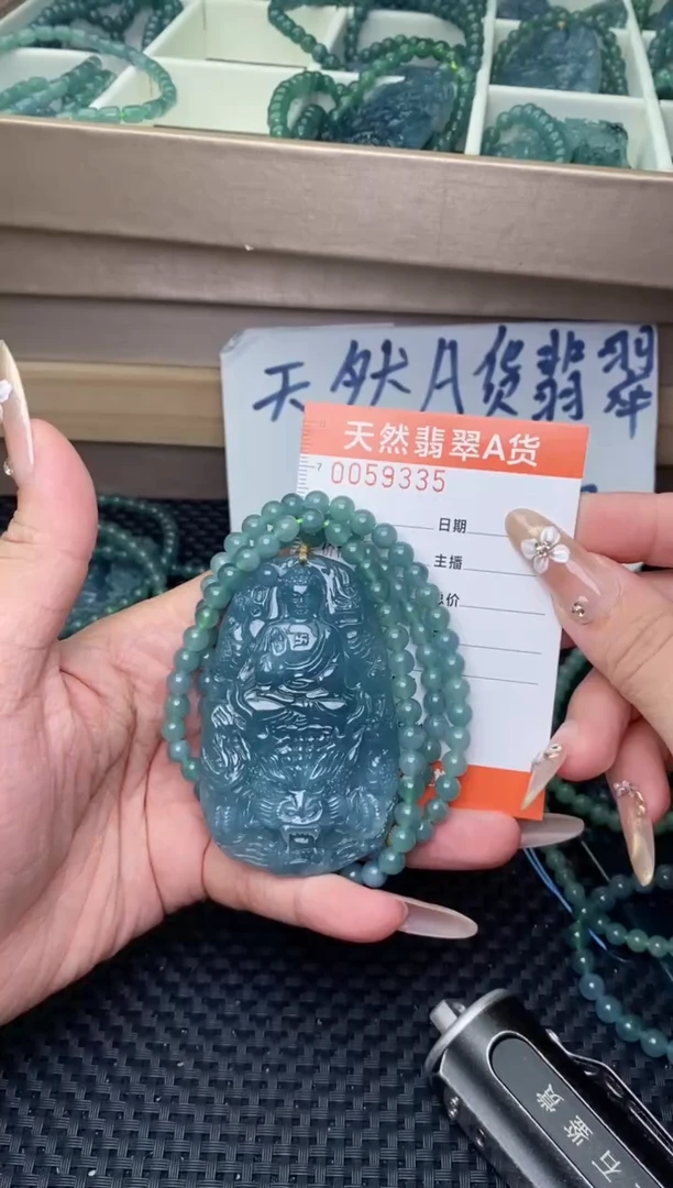 翡翠未镶嵌颈饰