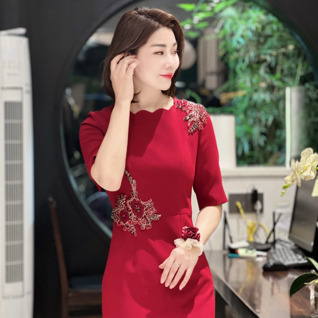 Y-9010婚宴婚礼敬酒服新娘回门喜妈妈新款显瘦旗袍时尚绣花连衣裙