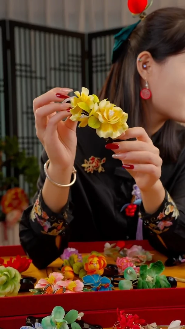 刺绣非遗绒花手工饰品