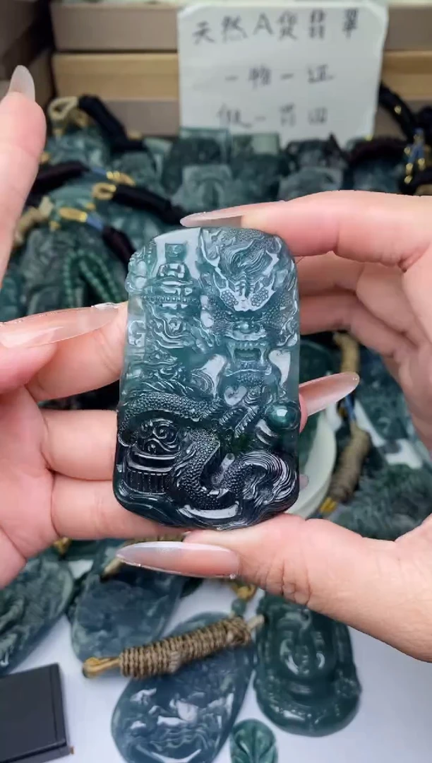 颈饰未镶嵌翡翠