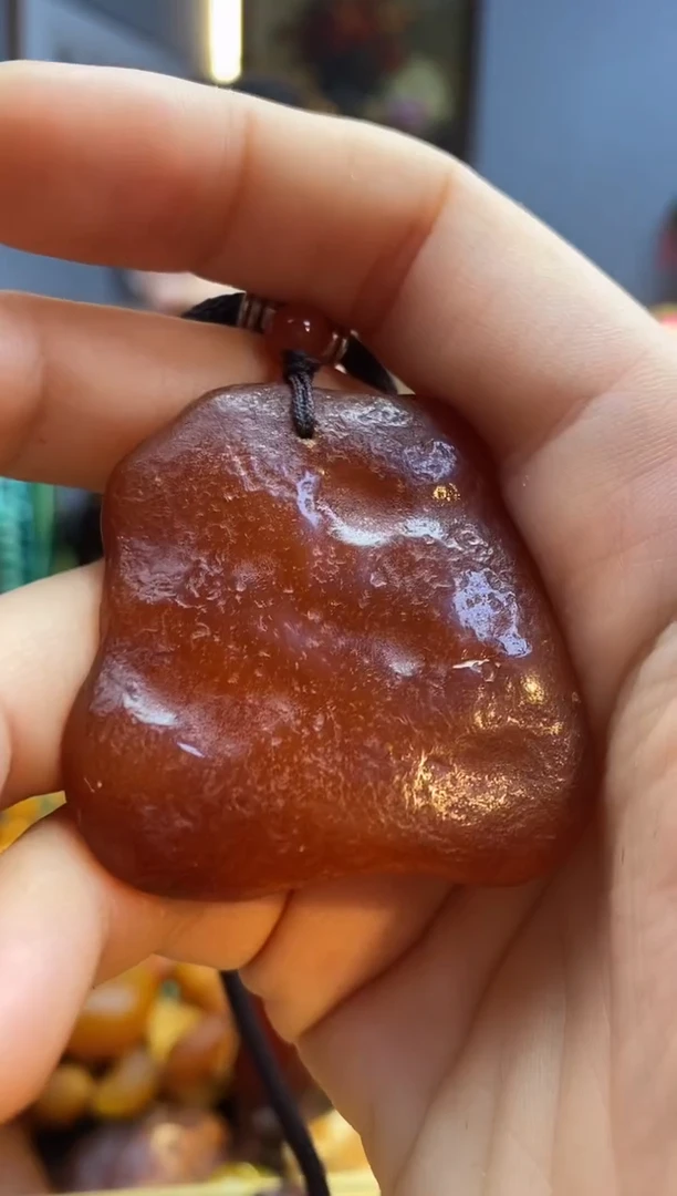 未镶嵌颈饰琥珀吊坠