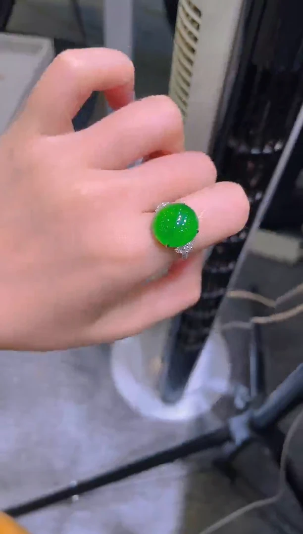 翡翠18K金镶嵌颈饰翡翠A86