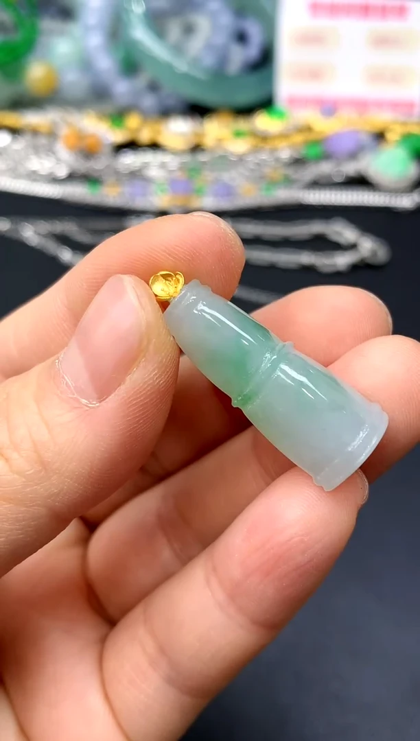 颈饰18K金镶嵌翡翠63-中国好珍宝