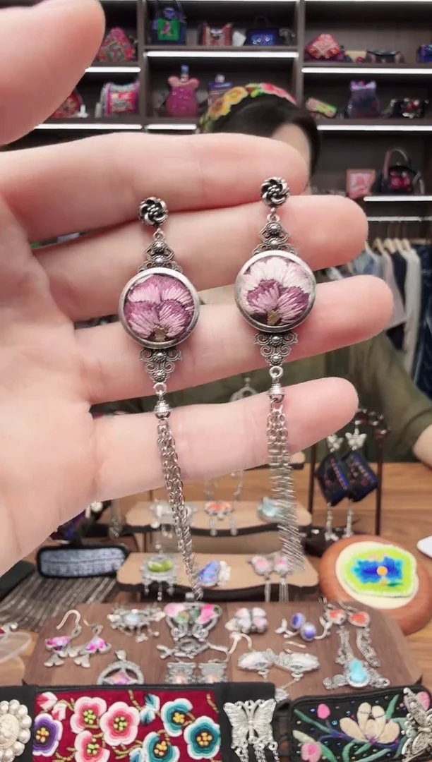 织绣22蒙阿苏苗绣传承旗舰店