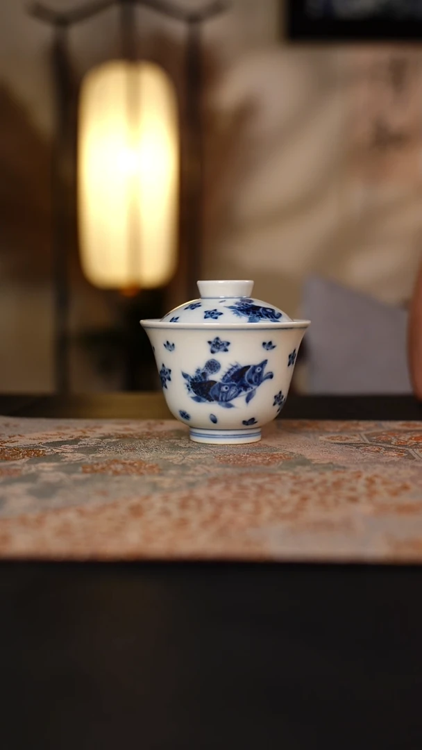 待月观山青花桃花鳜鱼元宝盖碗
