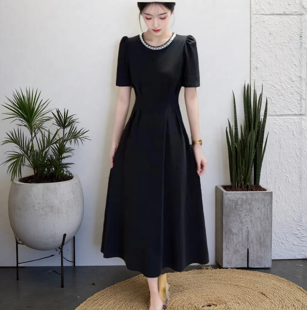 2025夏季短袖珍珠圆领连衣裙法式爆款收腰显瘦高级感黑裙