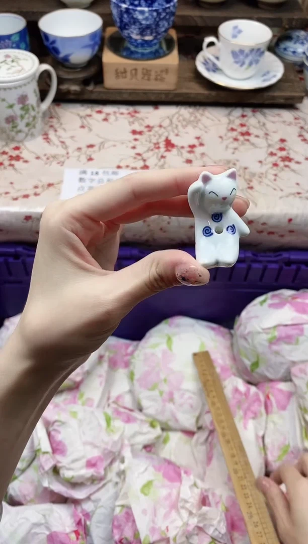 瓷片     小猫香插