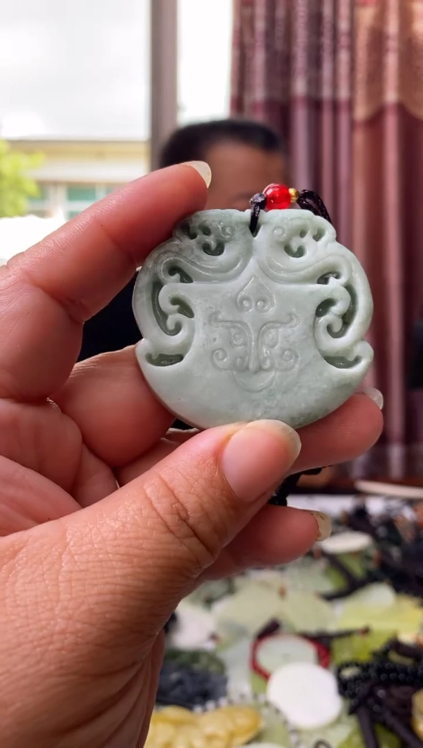 岫玉未镶嵌吊坠