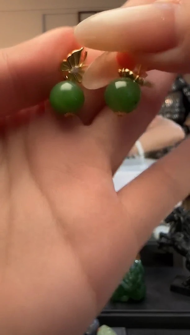 颈饰未镶嵌和田玉碧玉吊坠（有包容）