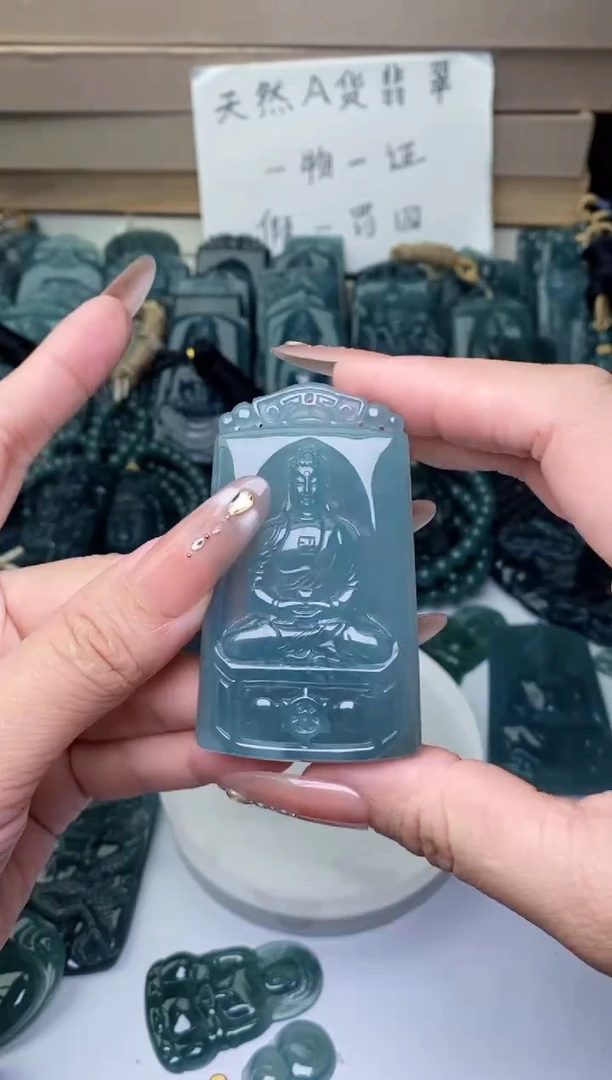 颈饰未镶嵌翡翠