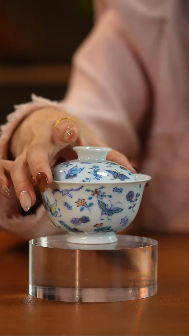 一见窑斗彩蝶恋花盖碗