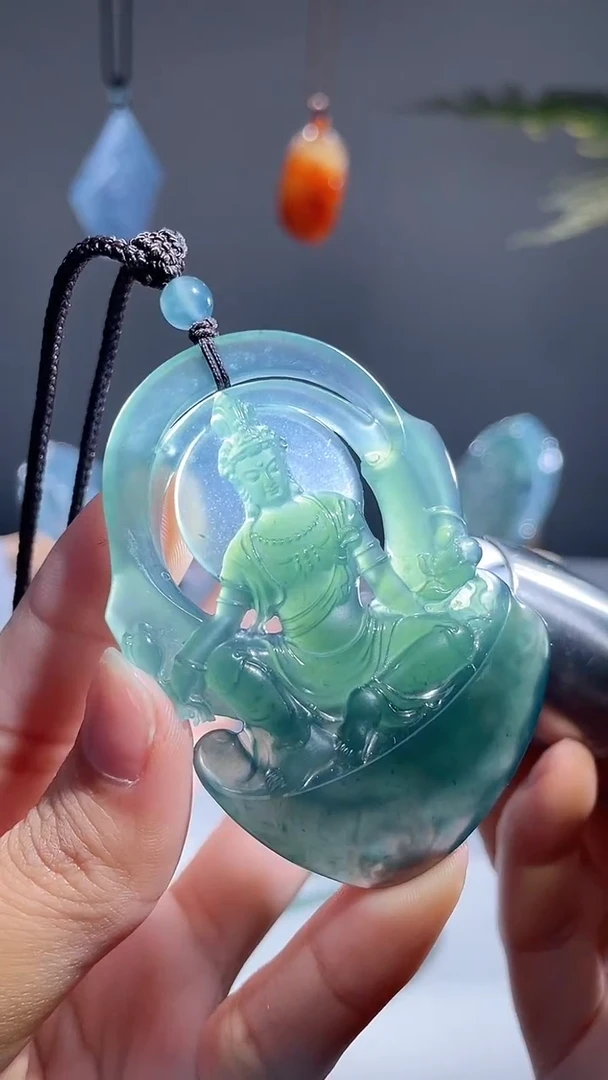 颈饰未镶嵌翡翠观音