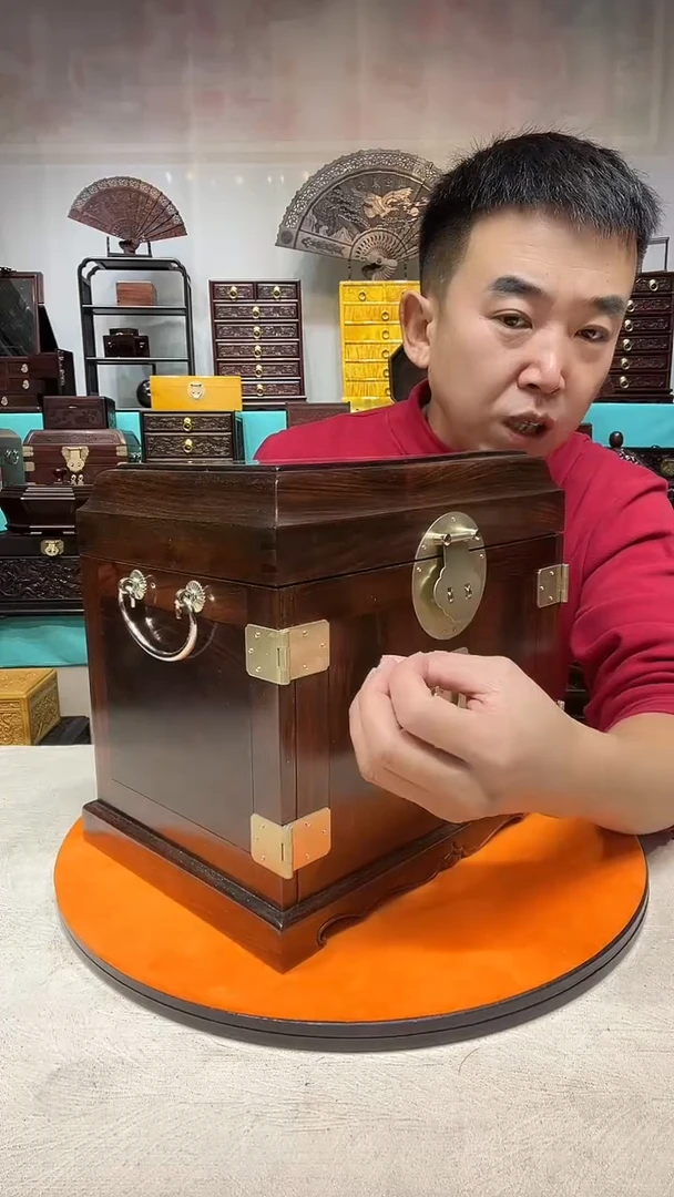 红酸枝木类箱大红酸枝独板官皮箱