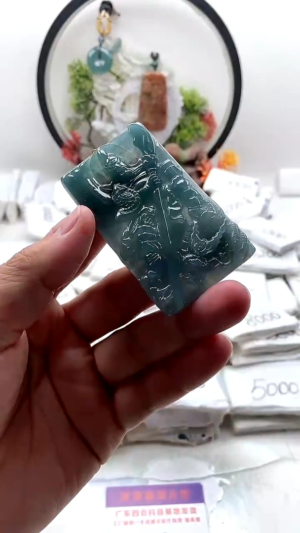 颈饰未镶嵌翡翠关公