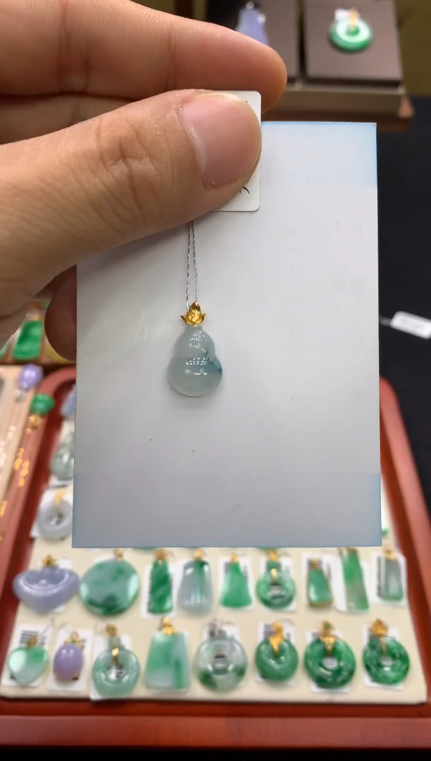 吊坠(不含链)18K金镶嵌翡翠葫芦