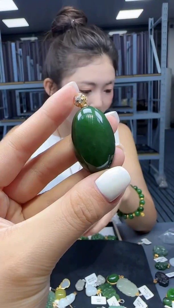 和田玉18K金镶嵌挂件1