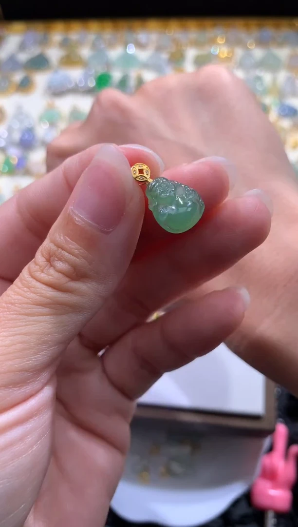 颈饰18K金镶嵌翡翠翡翠