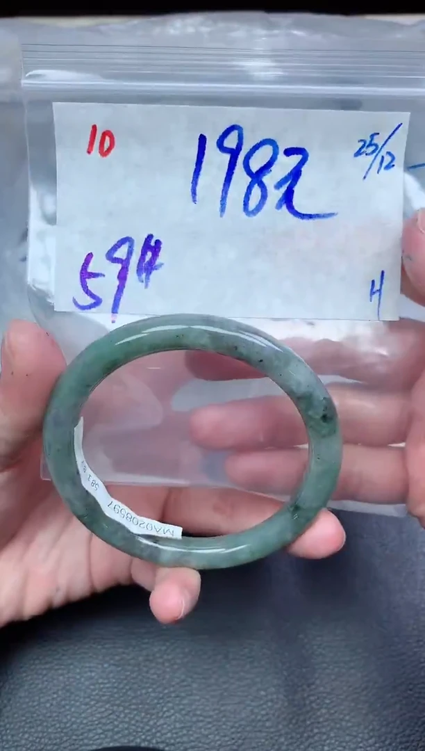 未镶嵌定制翡翠10毛货需精细抛光手镯拍一发一