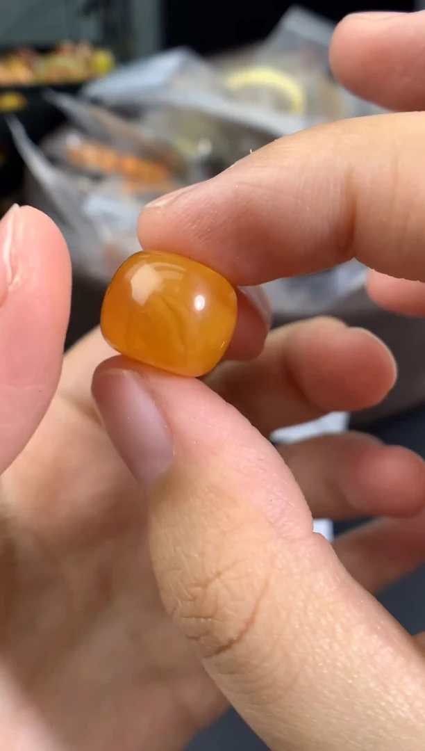 蜜蜡未镶嵌珠宝奇石1