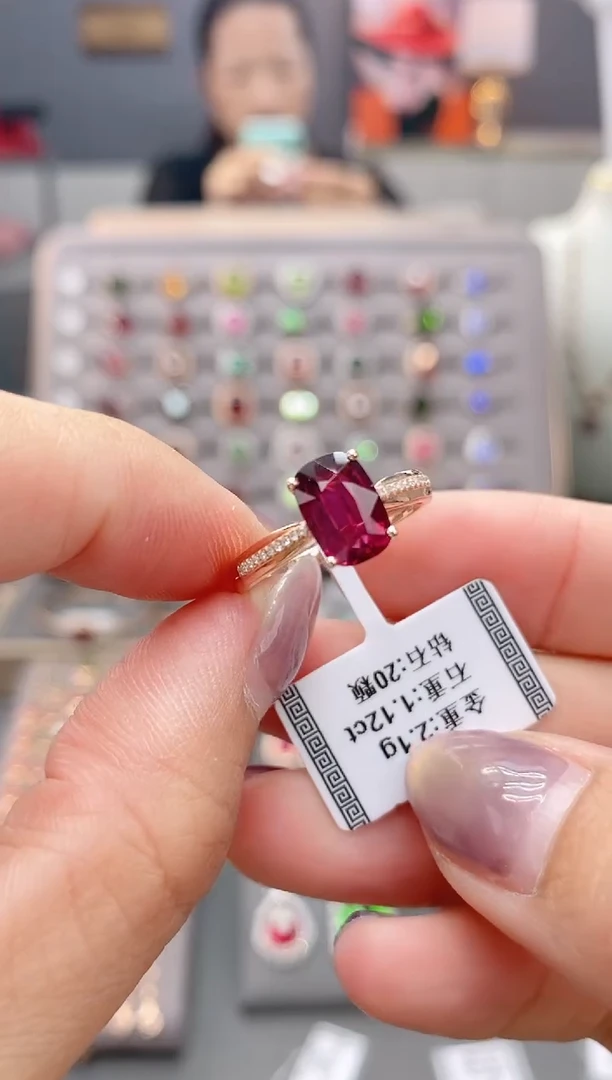 18K金镶嵌戒指碧玺1.12