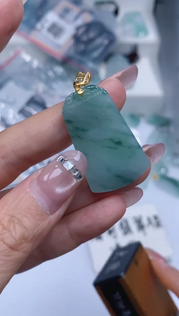 颈饰未镶嵌翡翠吊坠