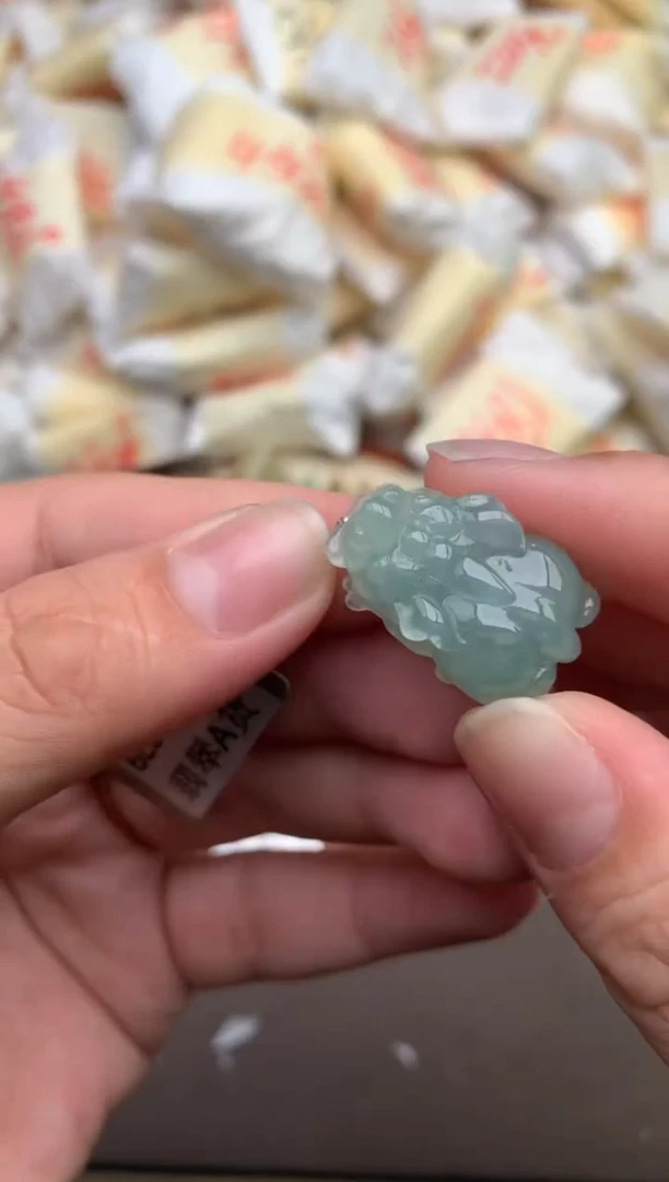 翡翠挂件未镶嵌—