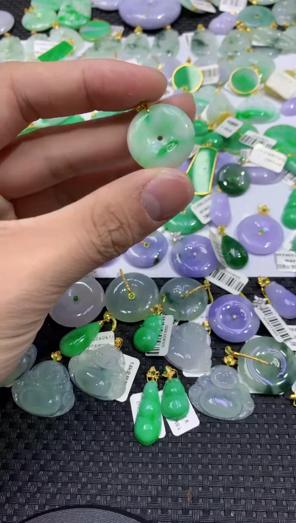 颈饰18K金镶嵌翡翠天然缅甸翡翠A货