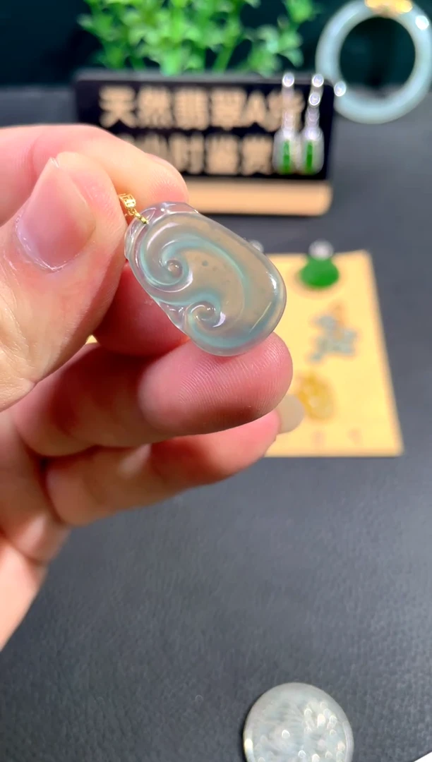 颈饰18K金镶嵌翡翠翡翠