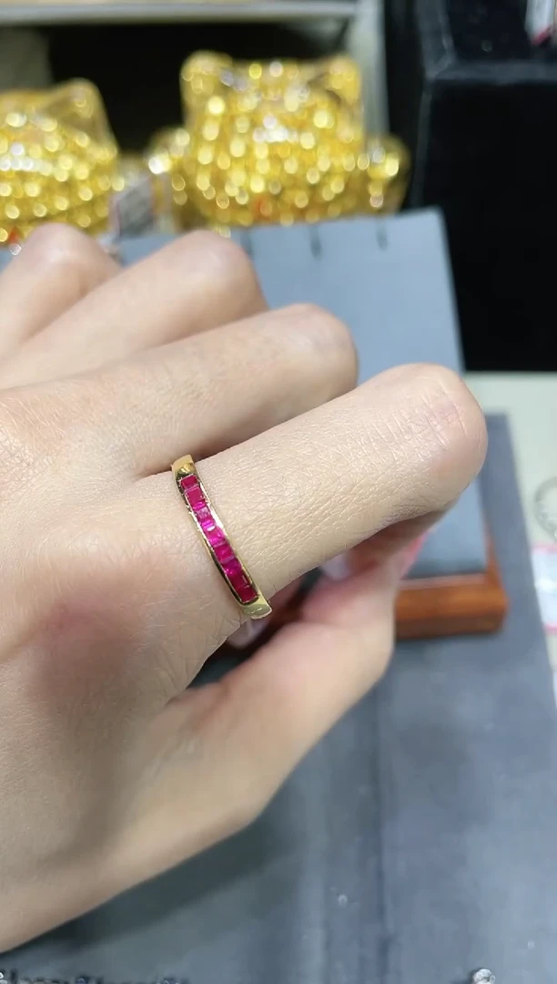 18K金镶嵌红宝石戒指排戒
