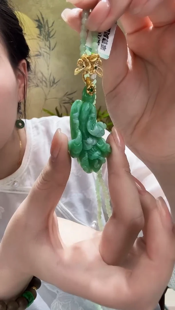 颈饰未镶嵌翡翠吊坠