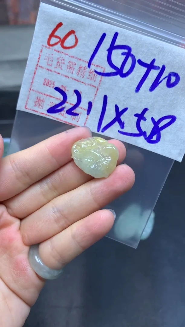 未镶嵌定制翡翠苡***一挂件160毛货需精细抛光
