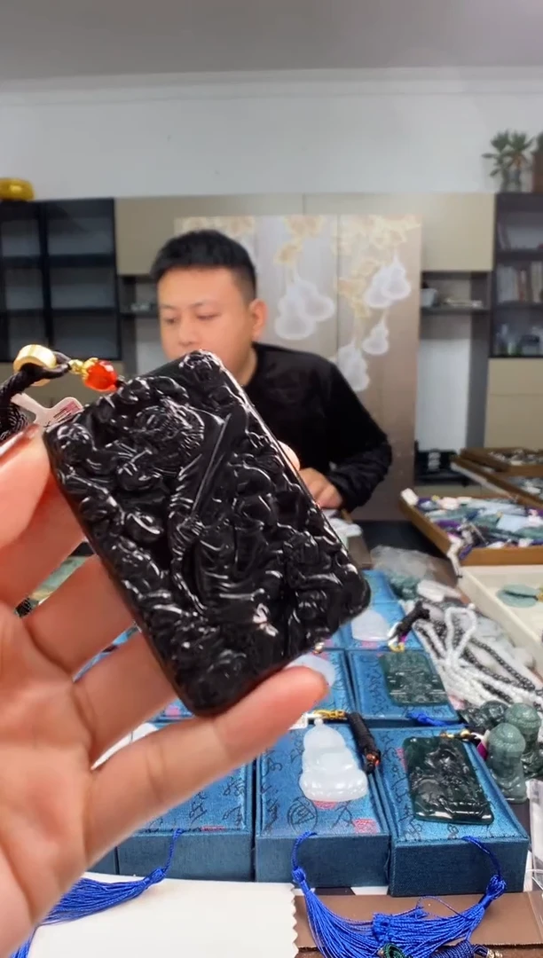 颈饰未镶嵌翡翠物**非  多样性发其一